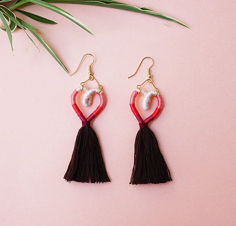 倾听你的心-波希米亚风 流苏渐层耳环 粉色 - 耳环/耳夹 - 绣线 红色