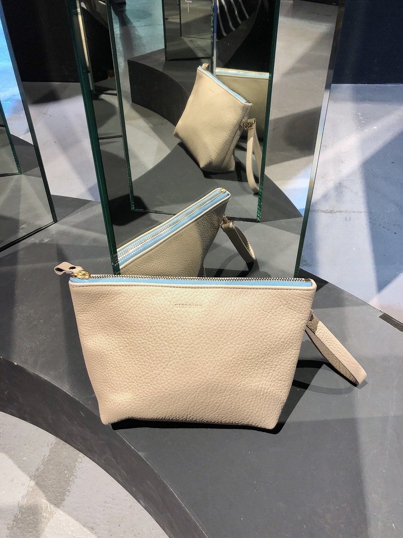 【BEAUTY BAG】化妆包 / 优雅燕麦(天蓝拉链) - 手拿包 - 真皮 