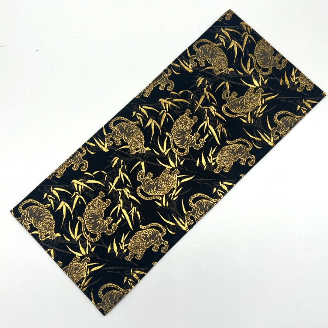 A stylish table mat rug with a Japanese pattern made from Kyoto Nishijin-ori fabric. - 其他 - 聚酯纤维 黑色