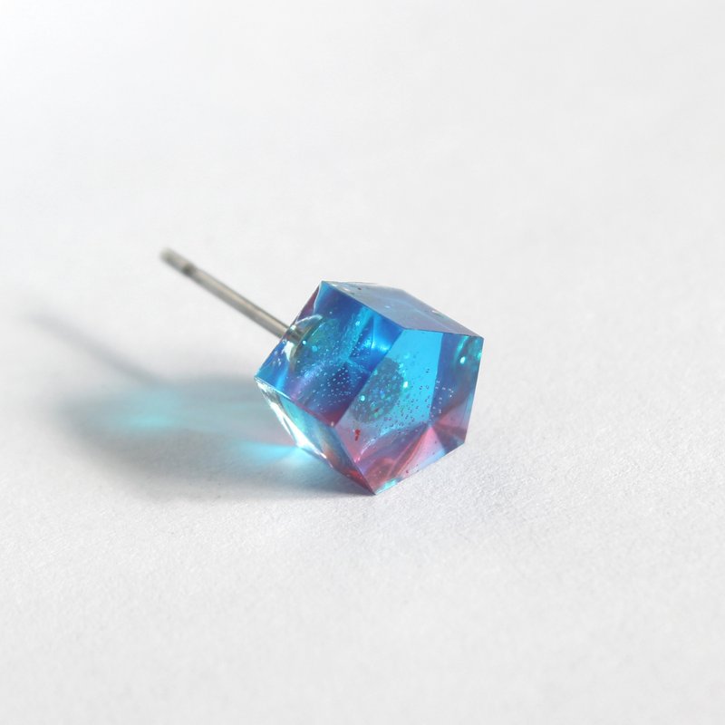 在梦之中 / 树脂耳环 - 单只 / 五角形 蓝紫 透明 - 耳环/耳夹 - 树脂 蓝色