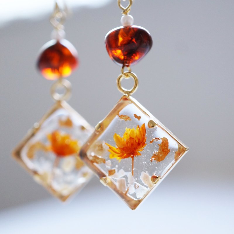 漂浮金箔花朵耳环 - 耳环/耳夹 - 植物．花 咖啡色