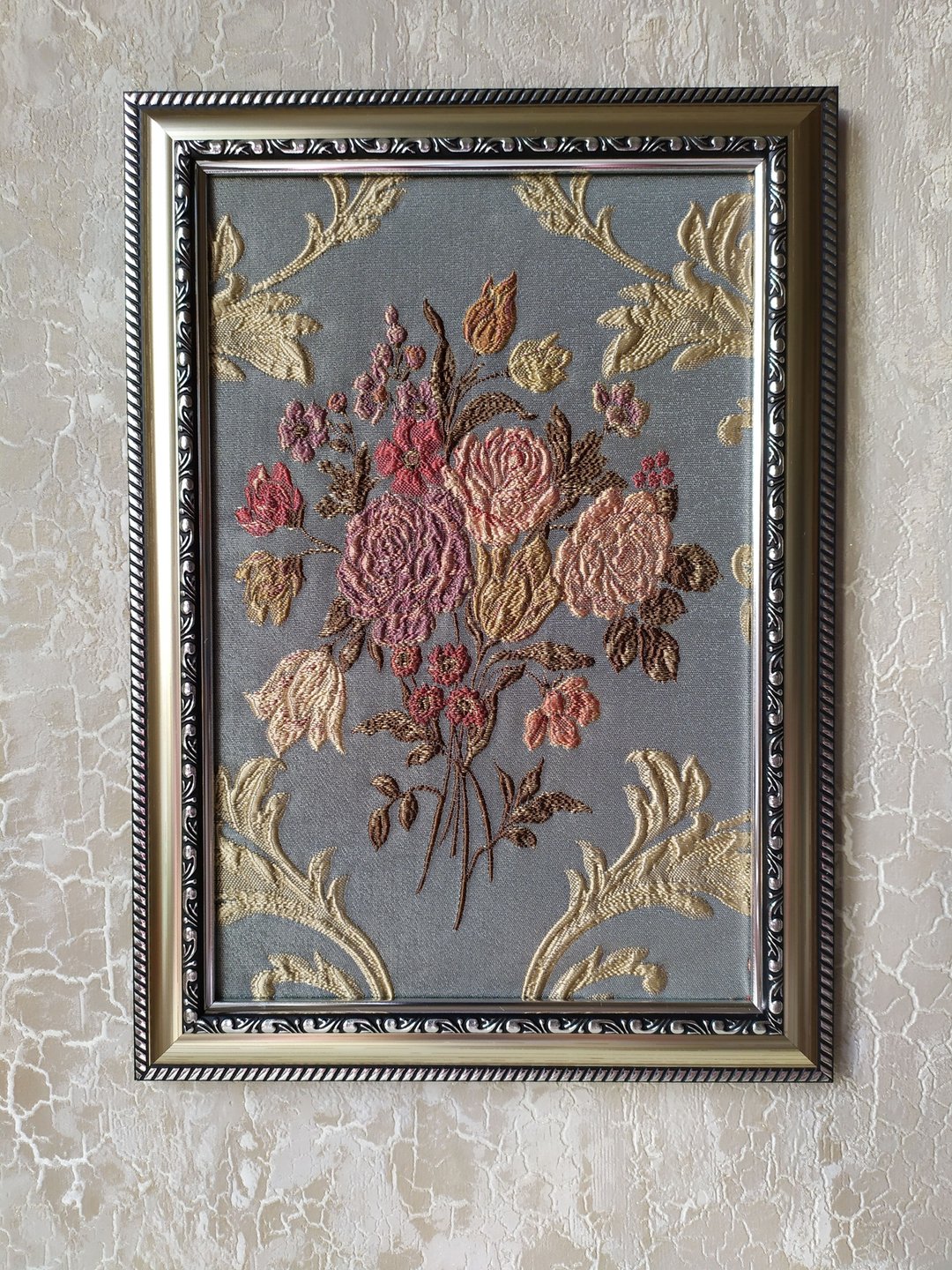 烟熏绿玉背景上的一束玫瑰花的织物画 - 墙贴/壁贴 - 棉 多色