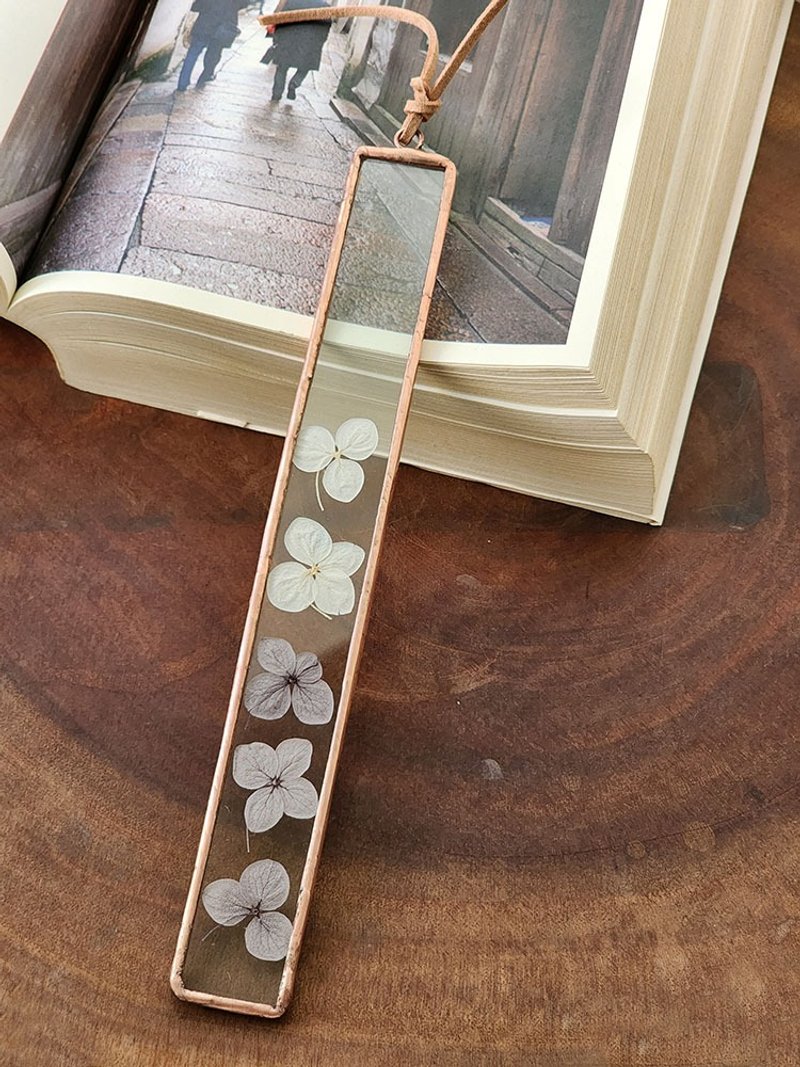 植物图鉴∣冷灰调小叶绣球花∣玻璃镶崁∣花草标本书签 - 书签 - 植物．花 白色