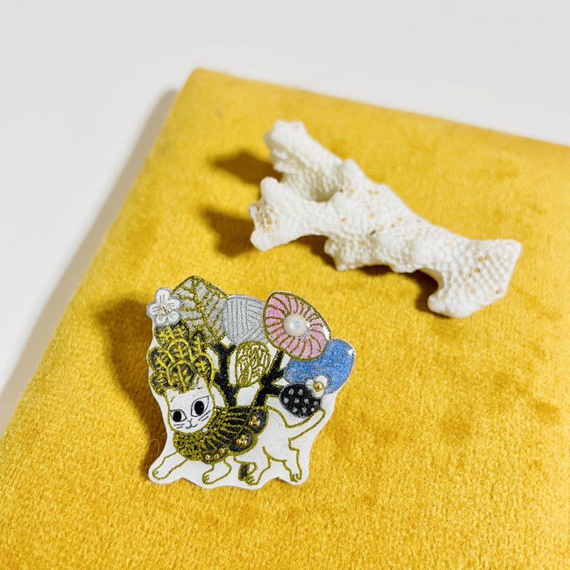 猫咪胸针/手绘/热缩片 - 胸针 - 塑料 多色