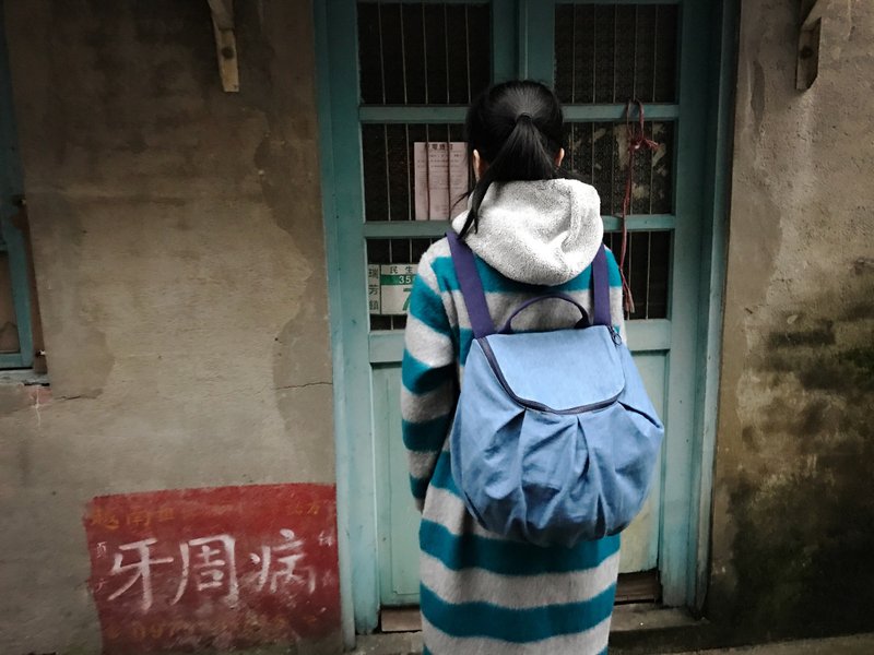 皱褶半圆包/后背包/手提/单宁蓝 - 后背包/双肩包 - 棉．麻 蓝色