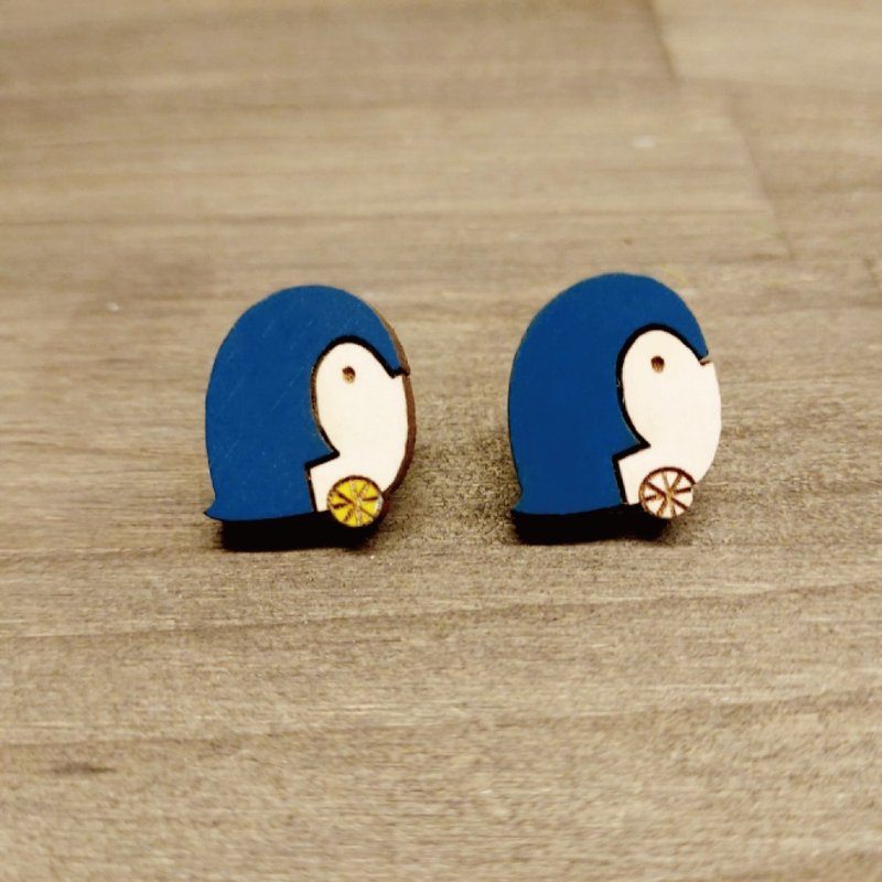 【老朋友限定礼】Woops漂流木饰品-俏宠物-溜冰企鹅(耳针) - 耳环/耳夹 - 木头 蓝色