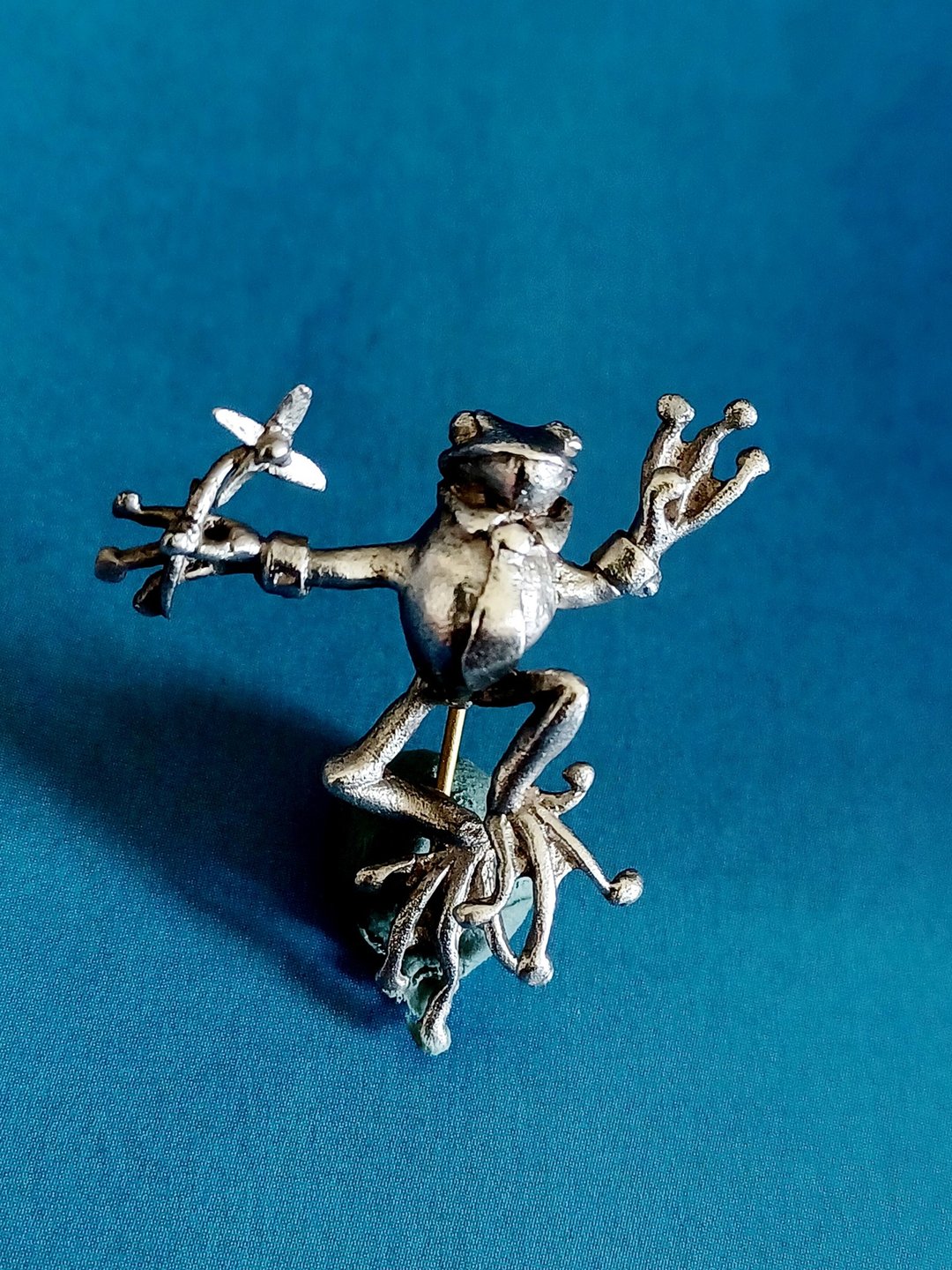 vintage jewelry 古董银制青蛙绅士别针 - 胸针 - 其他金属 