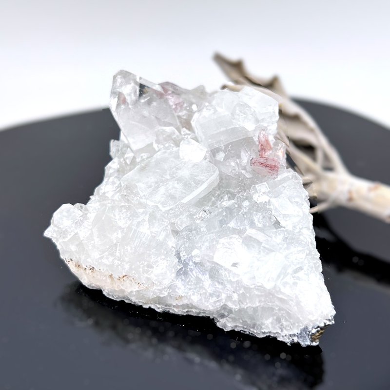 潋心。原矿 摆件 净化 能量 疗愈 l 钻石鱼眼石 粉红沸石 l - 摆饰 - 水晶 多色