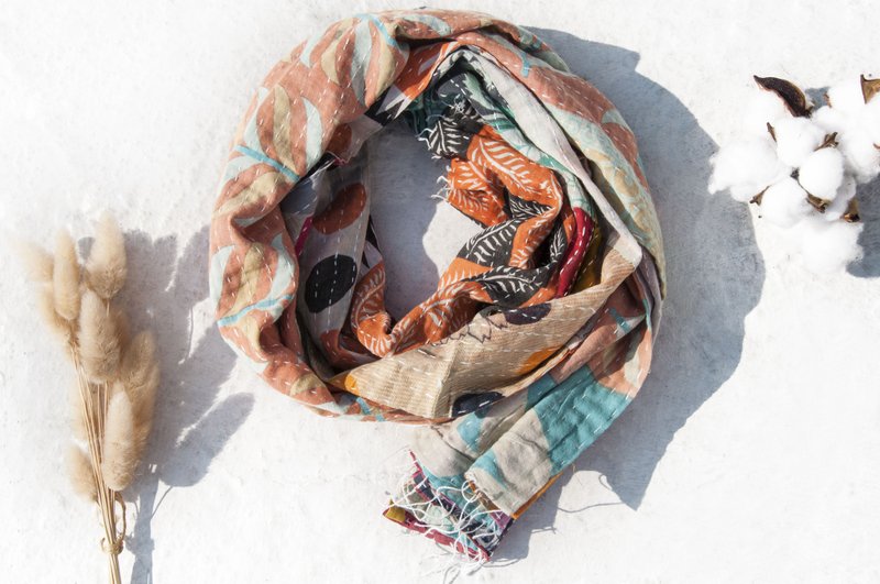 手缝纱丽布拼接丝巾/刺绣丝巾/刺绣围巾/手缝纱丽线丝巾-植物花朵 - 围巾/披肩 - 棉．麻 多色