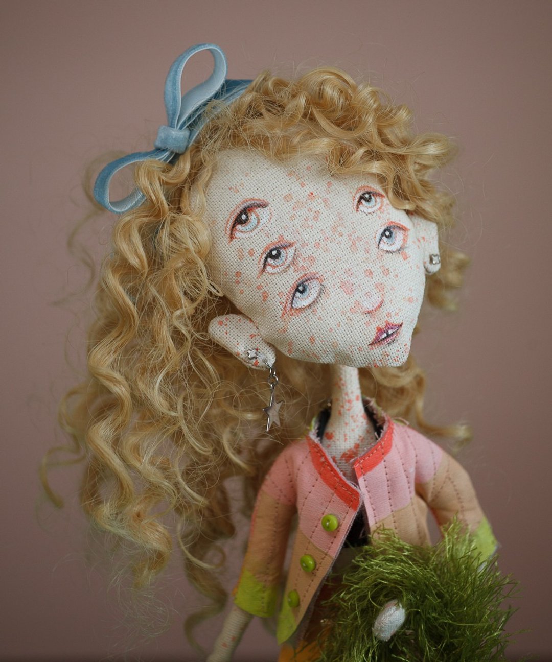 OOAK textile doll, one of the sister and brother dolls in the style of Vivienne - 玩偶/公仔 - 棉 白色