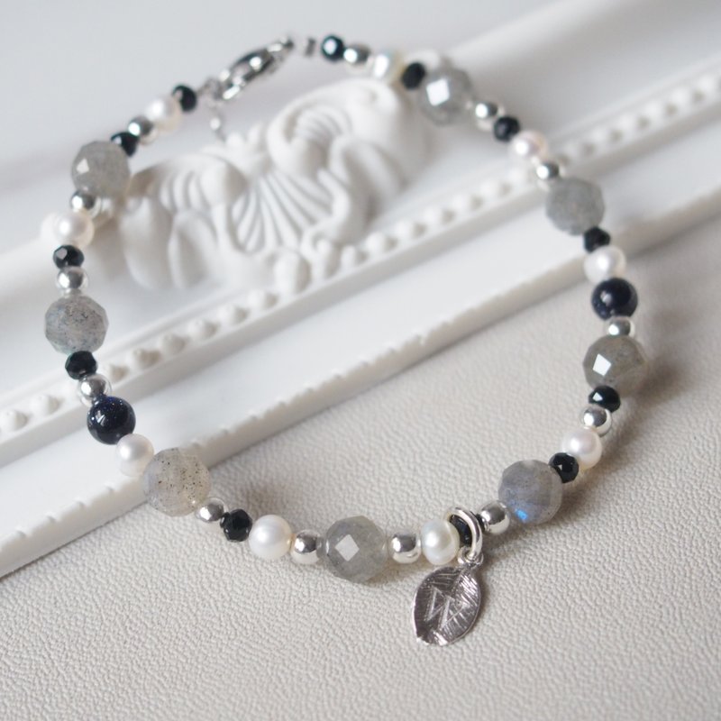 字母 | 灰拉长石 天然小珍珠 蓝砂石 水晶手链 手环 定制化礼物 - 手链/手环 - 水晶 灰色