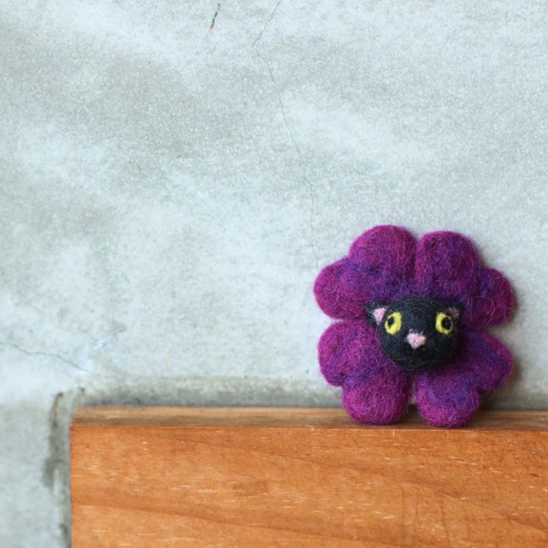 羊毛出在羊山上 羊毛毡  别针 幸运草 黑猫 祈福 御守 - 徽章/别针 - 羊毛 黑色