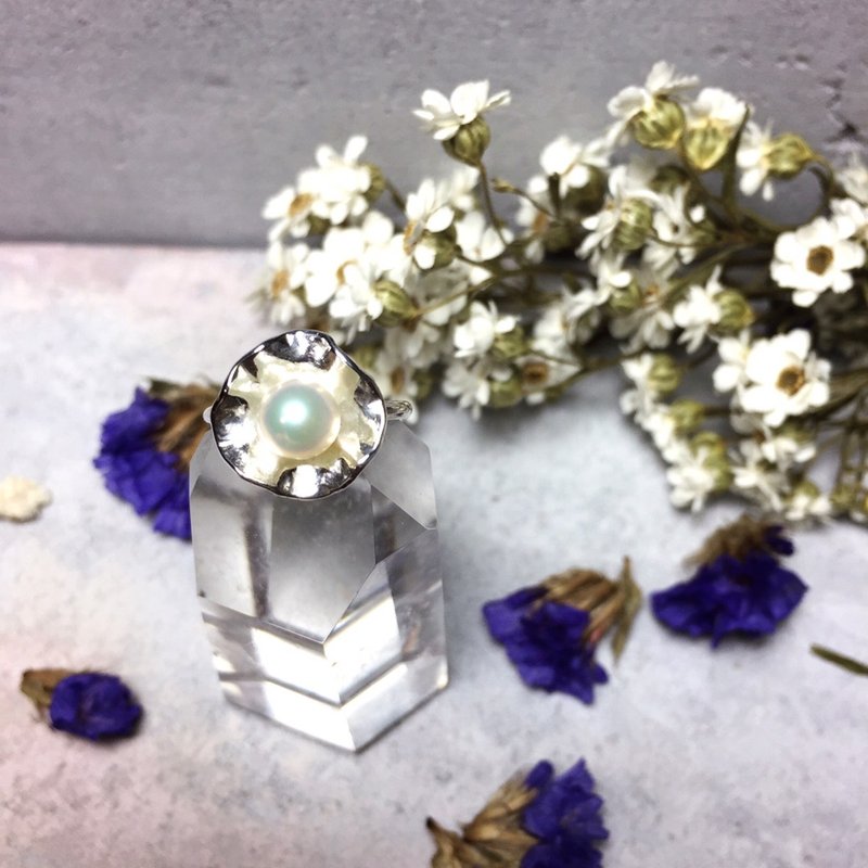 MIH 金工首饰 | 珍珠花朵 纯银戒指 sterling silver ring - 戒指 - 其他金属 银色