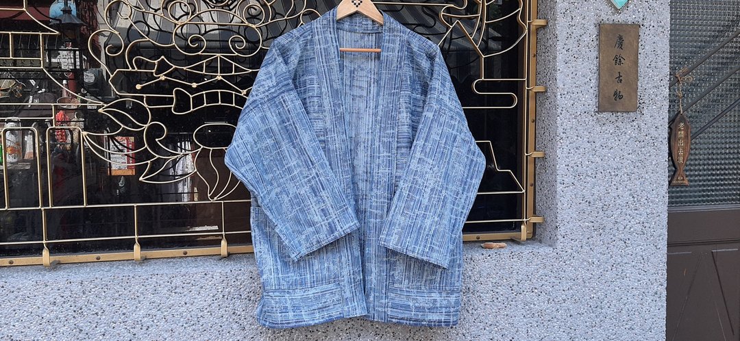 AMIN'S SHINY WORLD 水洗丹宁破坏补丁提花工艺KIMONO - 男装外套 - 棉．麻 蓝色