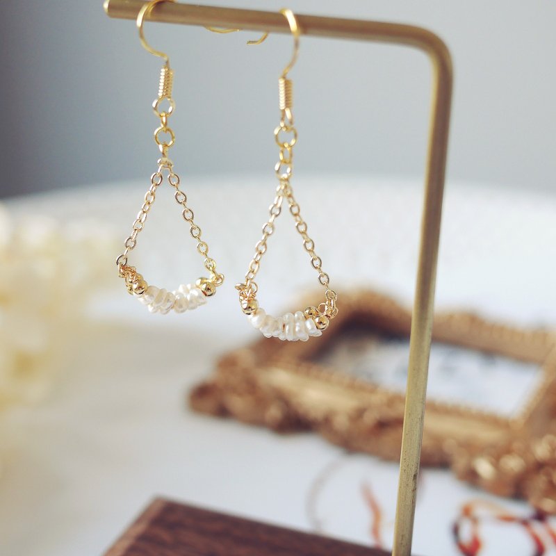 细链珍珠摇篮耳环 - 耳环/耳夹 - 其他金属 金色