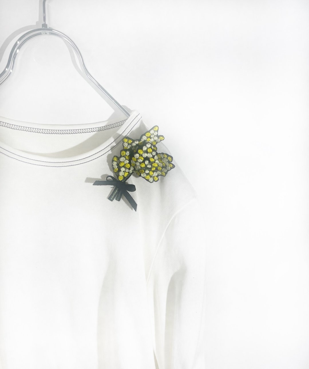 EMBROIDERY MIMOSA BROACH - 胸针 - 绣线 