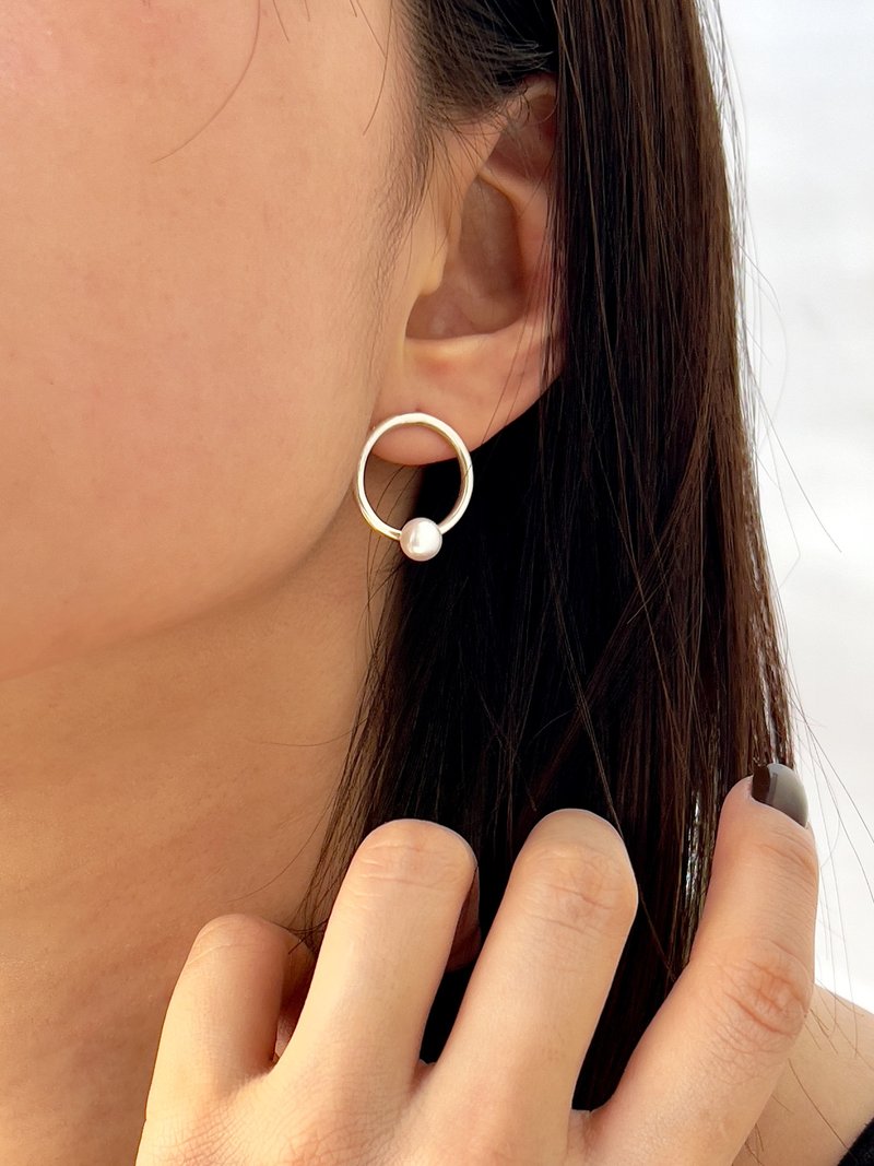 致・淡水珍珠几何圆形耳环 - 耳环/耳夹 - 纯银 银色