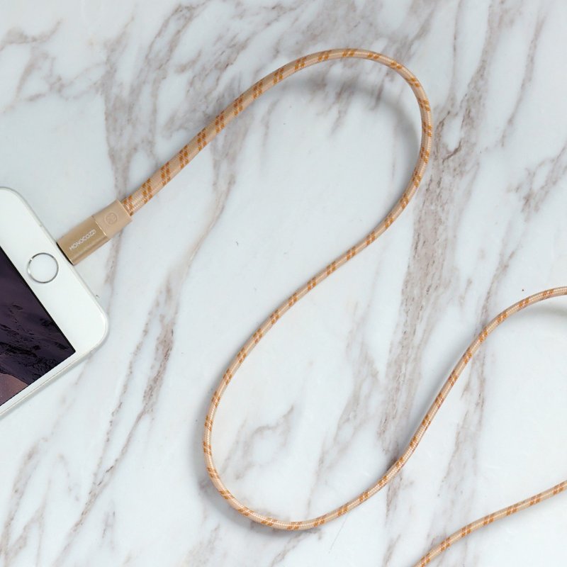 MOTIF | 苹果认证 USB - LIGHTNING 编织扁连接线 - 100CM - 金色 - 充电宝/传输线 - 聚酯纤维 金色