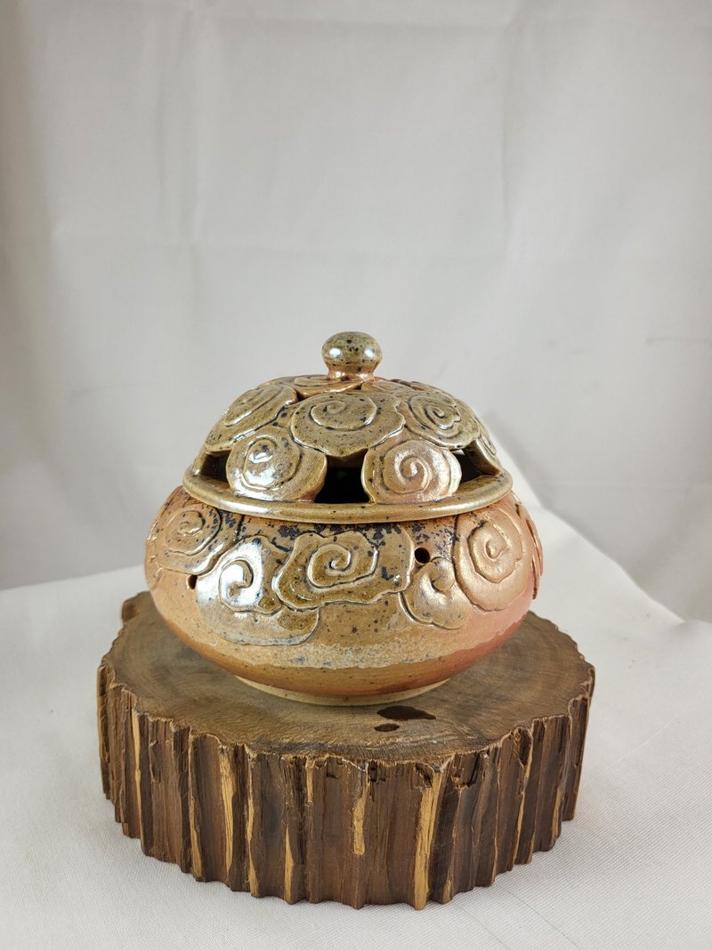 柴烧陶刻云海香炉 - 香薰/精油/线香 - 陶 金色