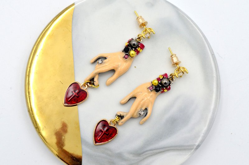 美女贵妇人玉手红心耳环  - 耳环/耳夹 - 其他材质 