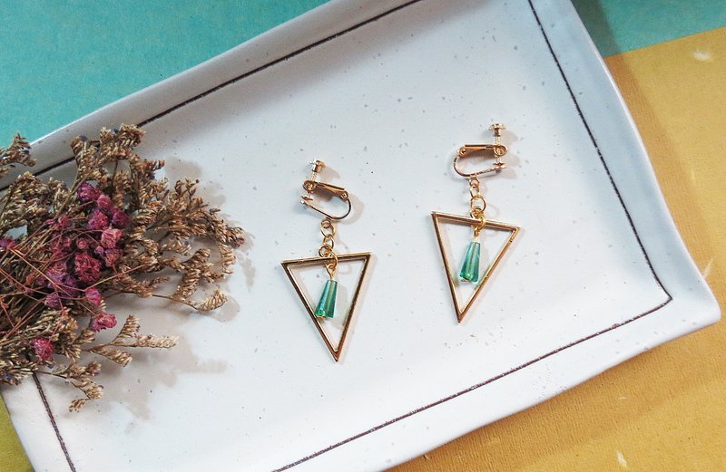 【手作耳环】A17三角摆钟-绿、透明/耳夹/可更换925耳勾/可定制 - 耳环/耳夹 - 其他金属 多色