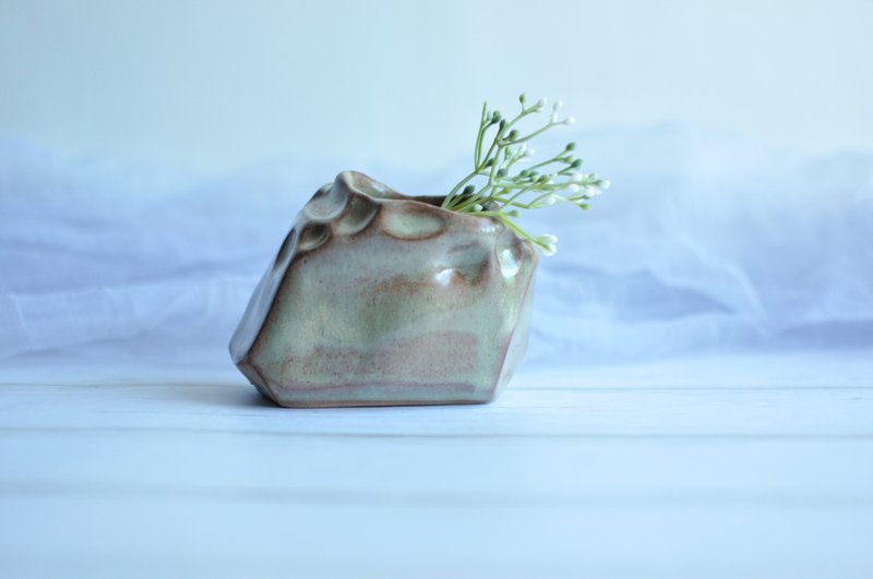 Heyu Soap ・手捏陶花器・陶土制・自然釉色・手工生活器皿 - 花瓶/陶器 - 植物．花 绿色