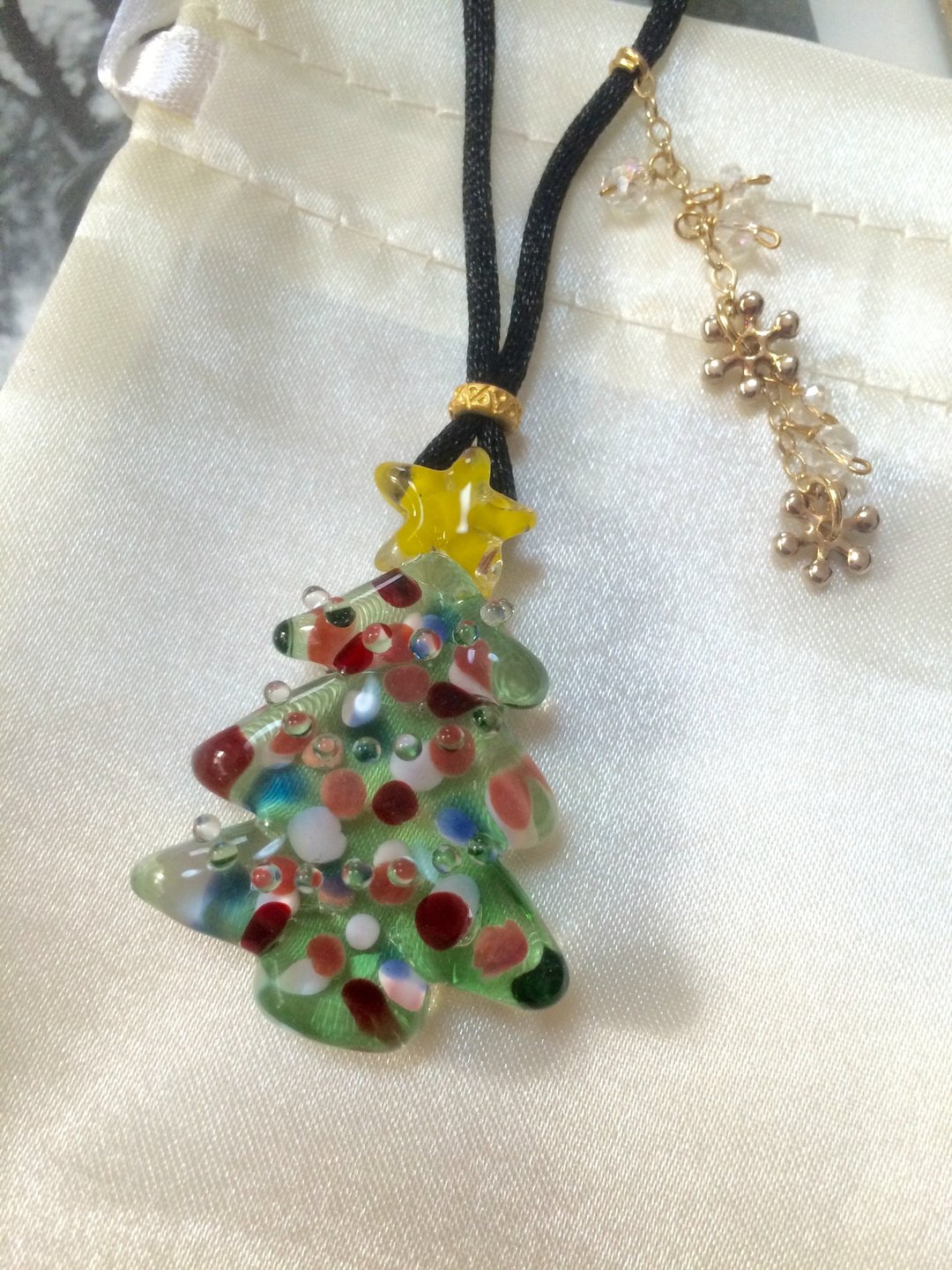 Glass Christmas tree pendant - 项链 - 玻璃 绿色