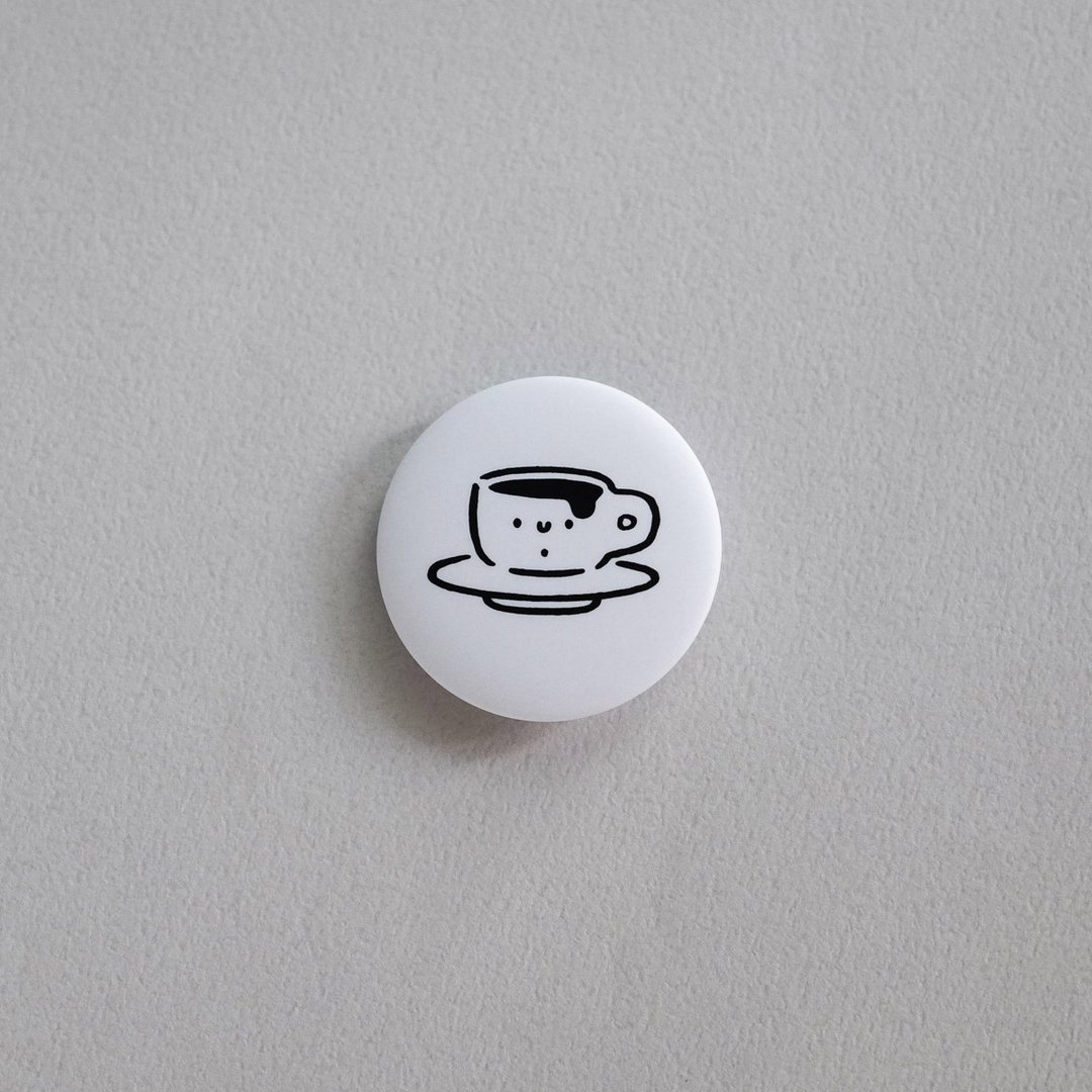 WHOSMiNG - PIN别针 MUGSY - 胸针 - 塑料 白色