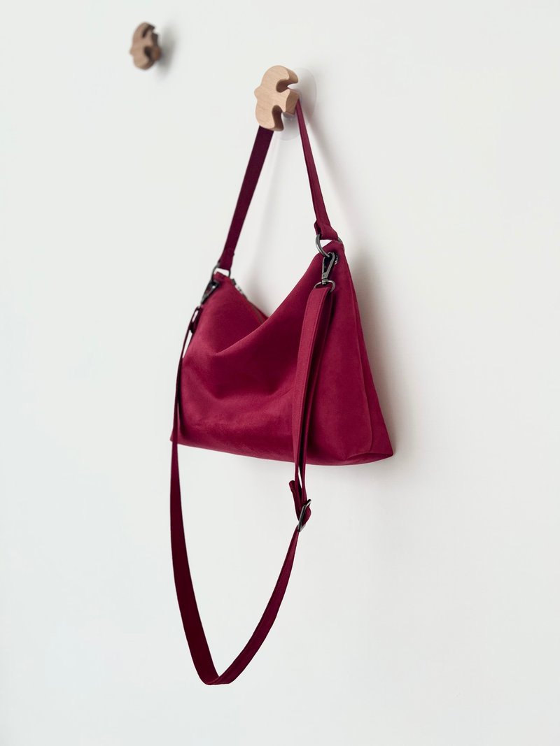 高质感麂皮绒布 / 极简优雅 Hobo 包 / 勃艮第红 手提斜挎包 - 侧背包/斜挎包 - 聚酯纤维 