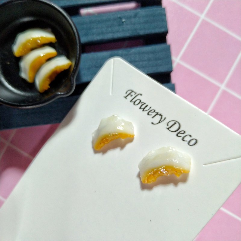 美味煎饺耳环 - 耳环/耳夹 - 粘土 金色