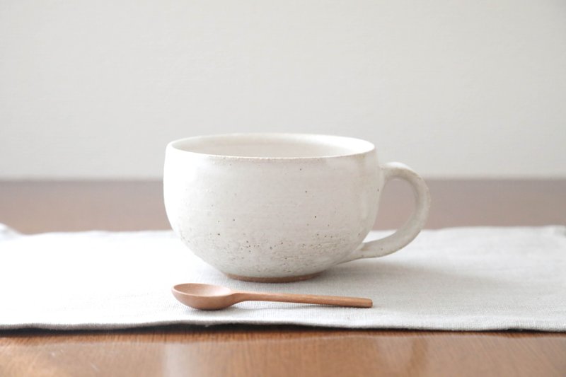 Roughly warm mug of white matte glaze - 咖啡杯/马克杯 - 陶 白色