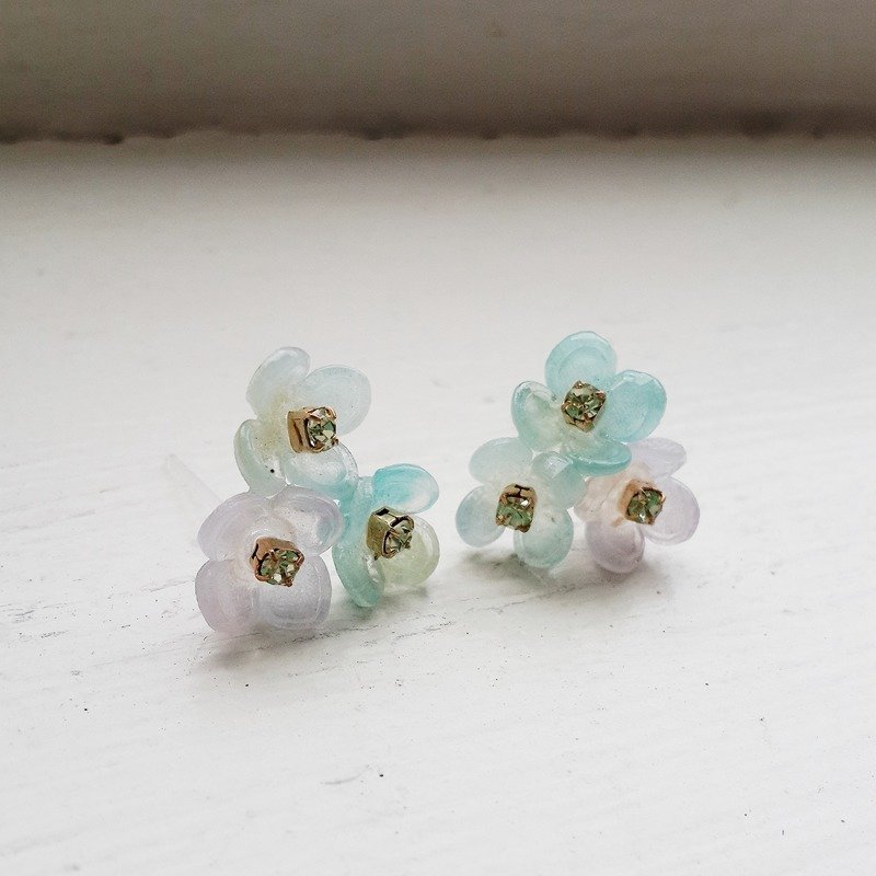 momolico 无金属 可爱小花簇耳环 贴耳 (蓝绿) - 耳环/耳夹 - 其他材质 蓝色