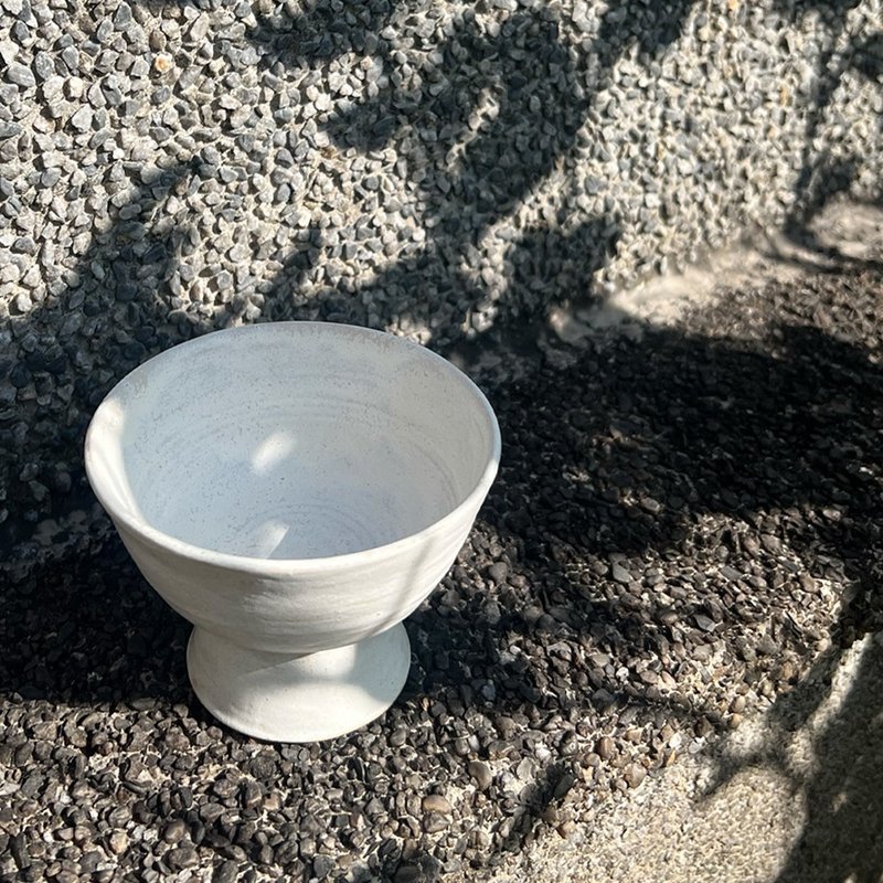 【夏霜】手作高脚碗 - 碗 - 陶 白色