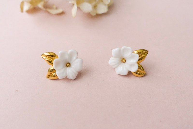 1980年代美国古董Trifari白雏菊针式耳环 - 耳环/耳夹 - 其他金属 白色