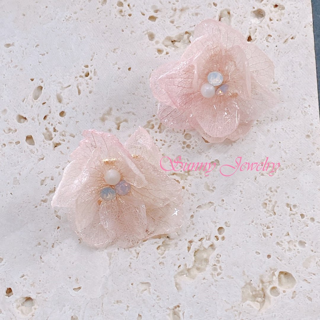 真花珠宝 粉色渐层花耳环 - 耳环/耳夹 - 其他材质 粉红色