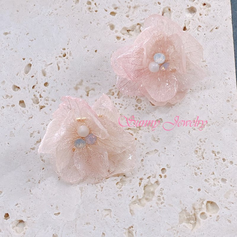 真花珠宝 粉色渐层花耳环 - 耳环/耳夹 - 其他材质 粉红色