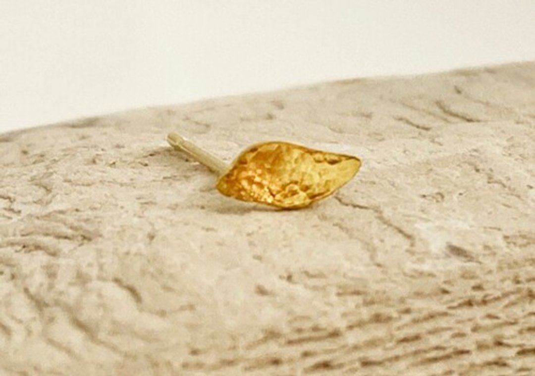 K24 Pure Gold Leaf ◇ Small pure gold K18 post leaf earrings ◇ Stud earrings ◇ One ear ~ ◇ Limited to 1 - 耳环/耳夹 - 其他金属 