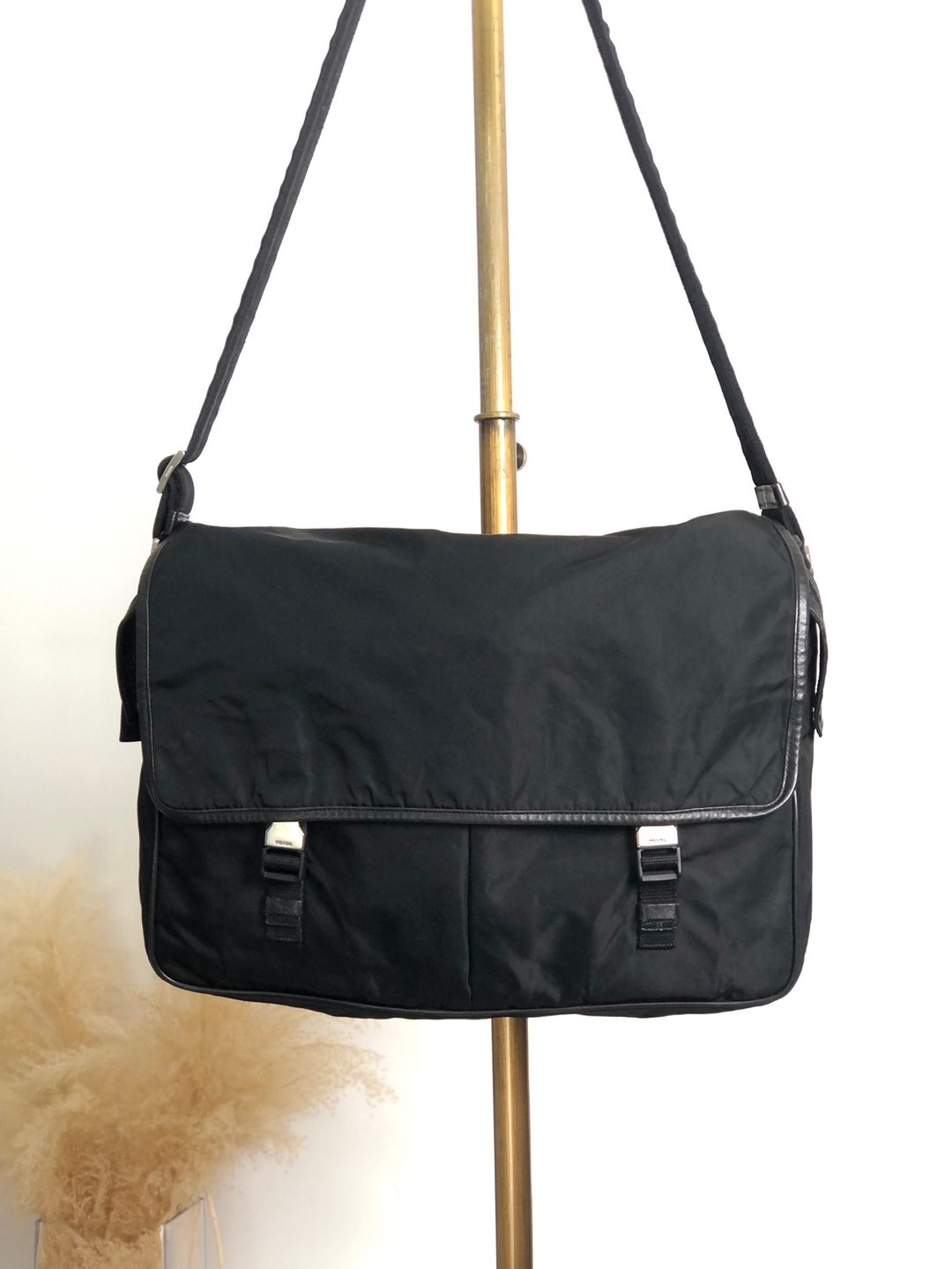 【 VintageShop solo 日本直送中古包专卖店 】PRADA 普拉达 侧背包 黑色 三角标志 翻盖斜背包 复古 n6kgte - 侧背包/斜挎包 - 尼龙 黑色