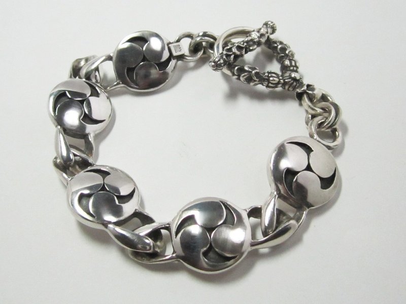 Tomoe crest BRACELET - 手链/手环 - 其他金属 银色