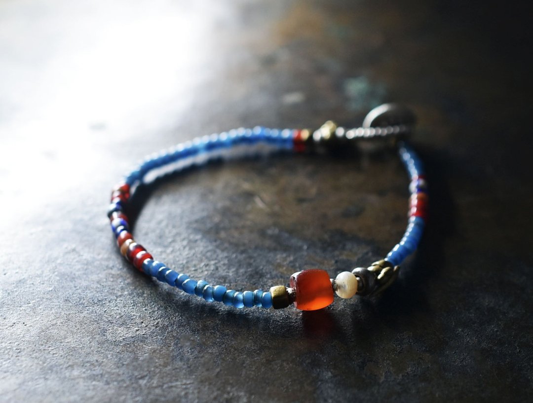Mizoram Carnelian & Ancient Agate, Naga Antique Beads, Delicate Bracelet with Old Chin Silver & Orissa Brass - 手链/手环 - 玻璃 多色