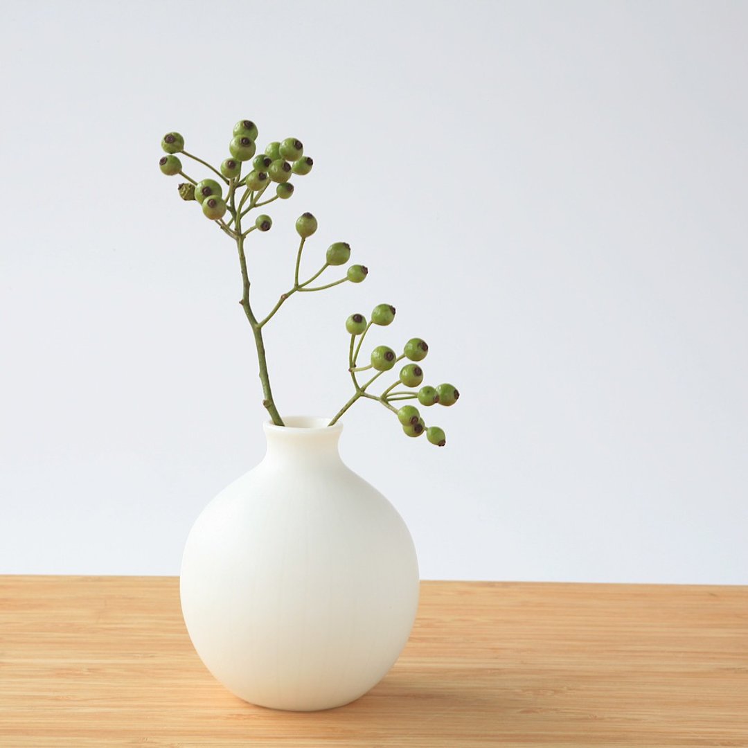 Small white pottery flower vase - 花瓶/陶器 - 瓷 白色