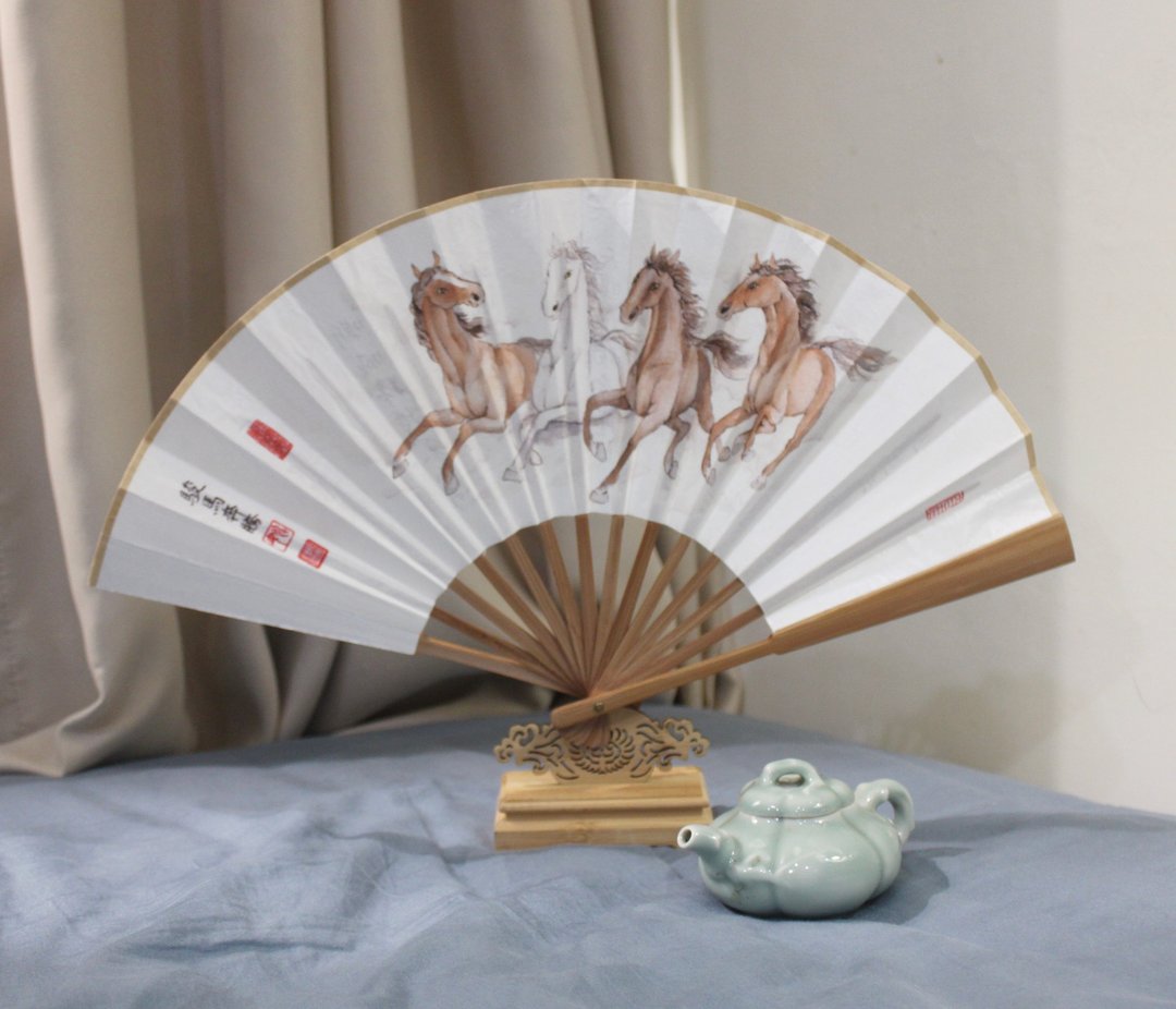 四骏马娟布折扇典藏组 含底座与扇套 - 摆饰 - 竹 
