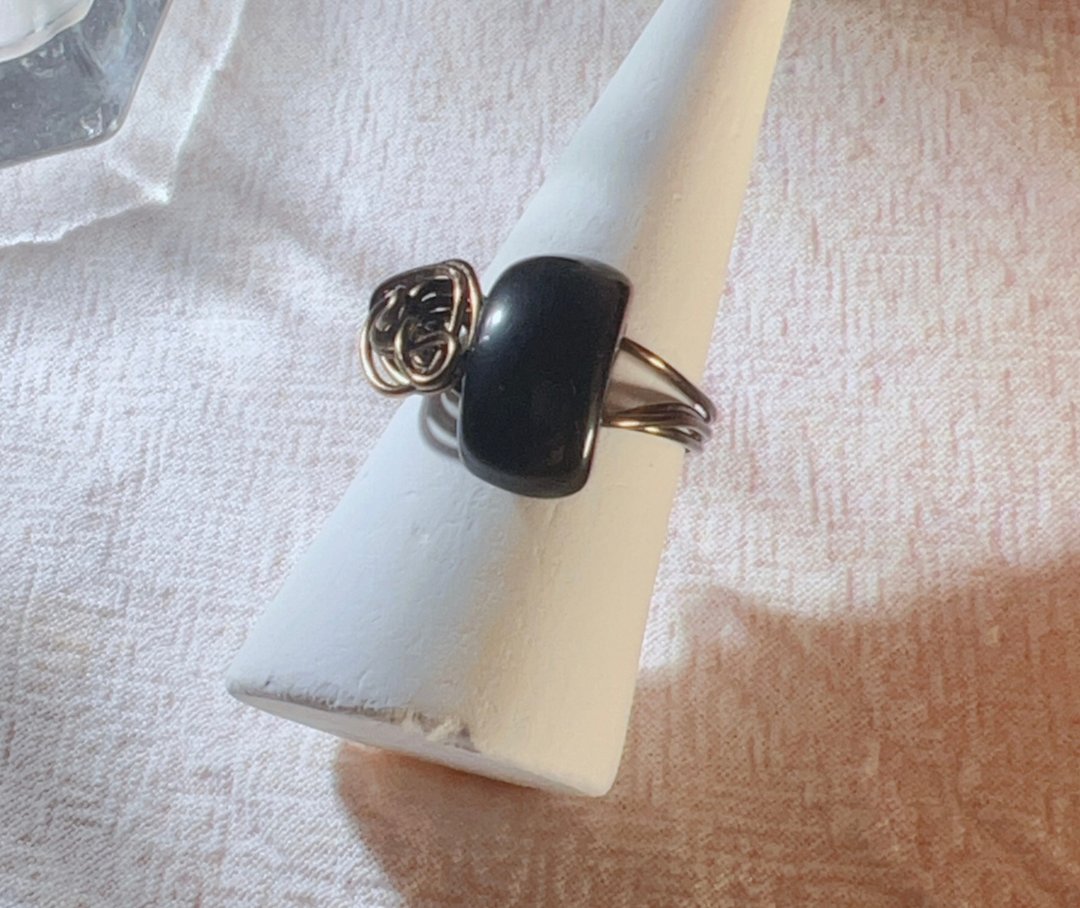 **月影之心**彩虹黑曜石铜编戒指 - 戒指 - 宝石 黑色