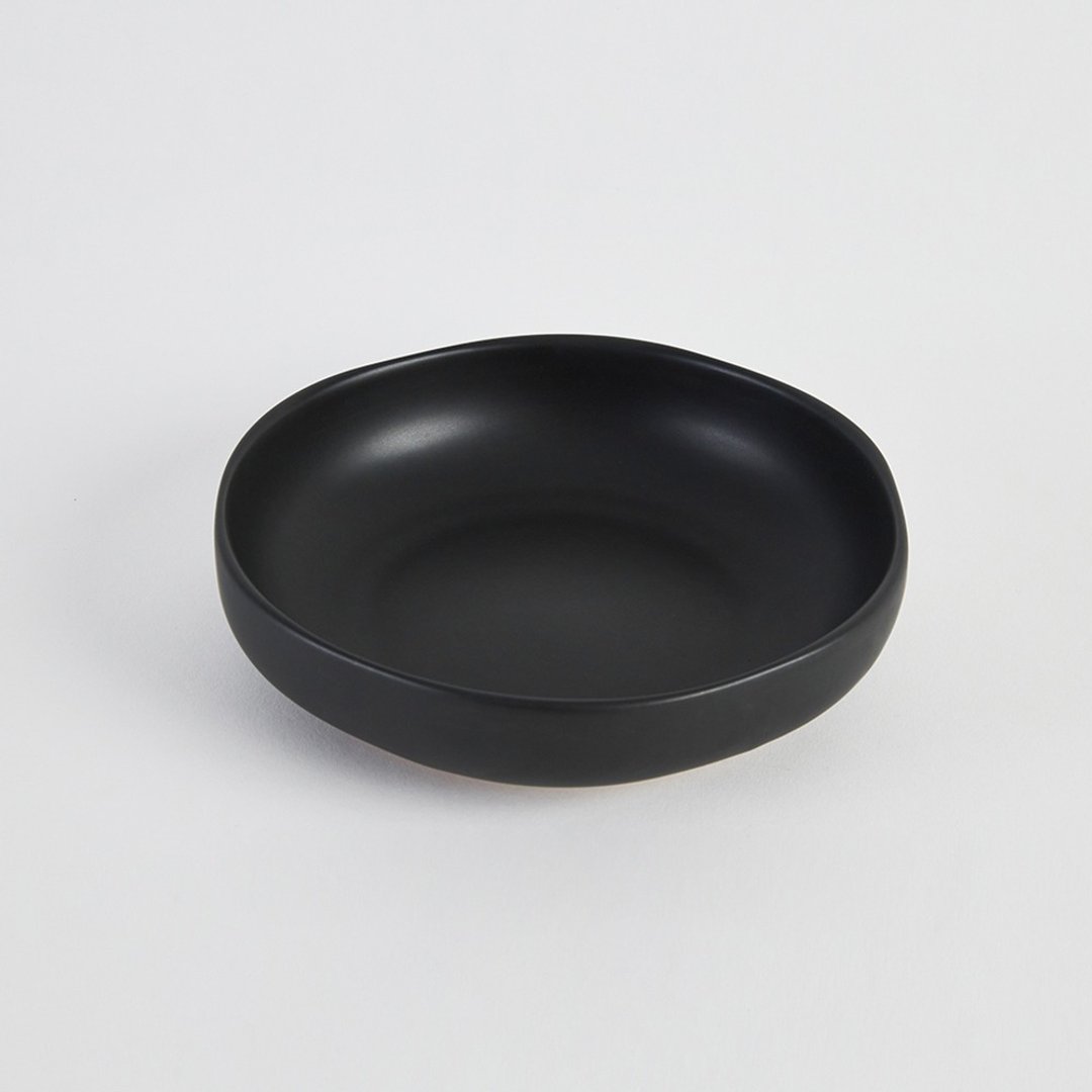 KOGA 许家陶器品 陶质六角深盘 (尖山黑) - 盘子/餐盘/盘架 - 陶 黑色