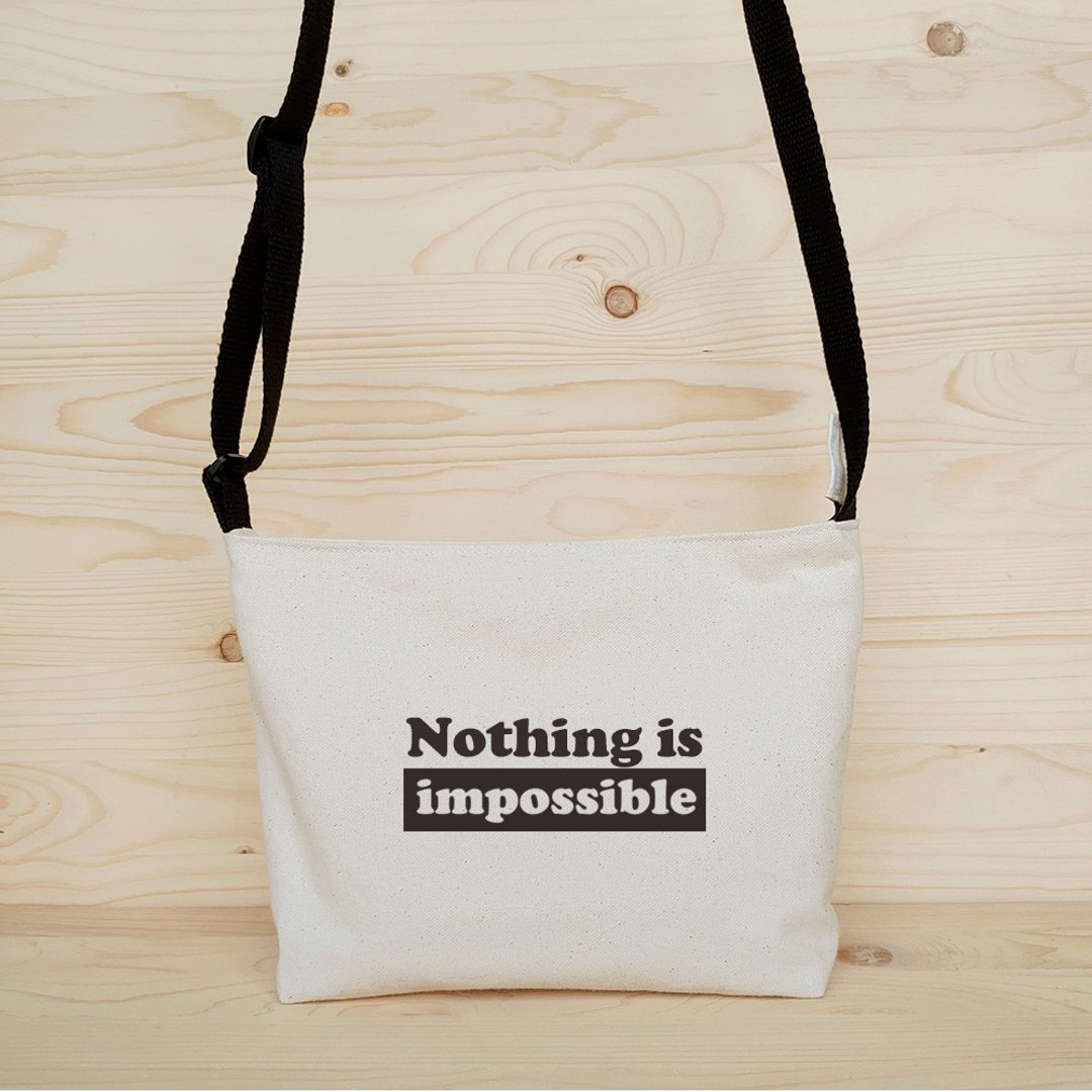 正面能量斜背包_nothing is impossible - 侧背包/斜挎包 - 棉 白色
