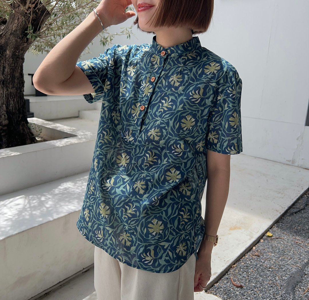 Taru Shorto 中国式立领软棉质短袖上衣  Blue Vine 蓝色的 - 女装衬衫 - 棉．麻 蓝色