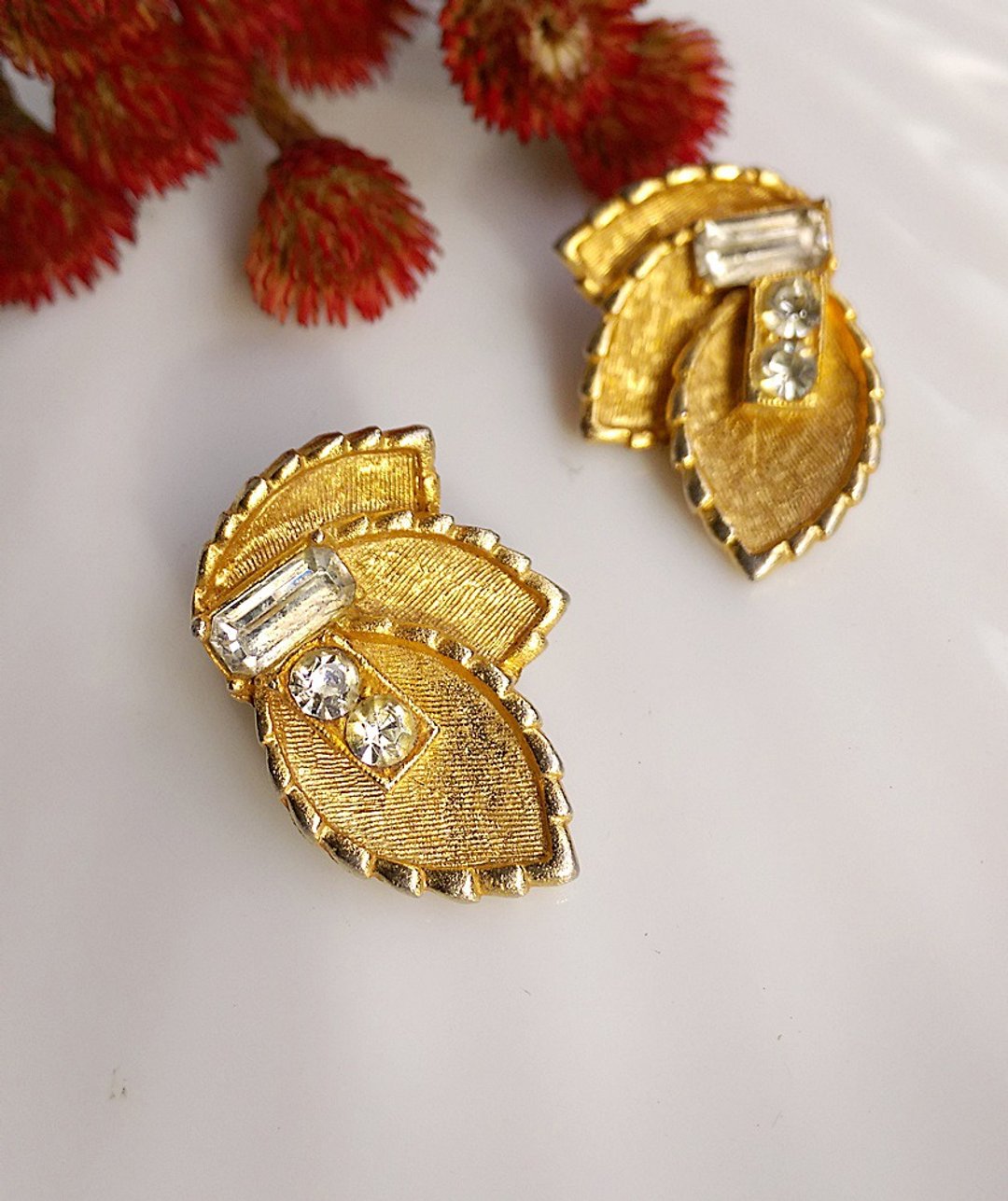 【西洋古董饰品/年代老件】BSK 三叶瓣 夹式耳环 - 耳环/耳夹 - 其他金属 金色