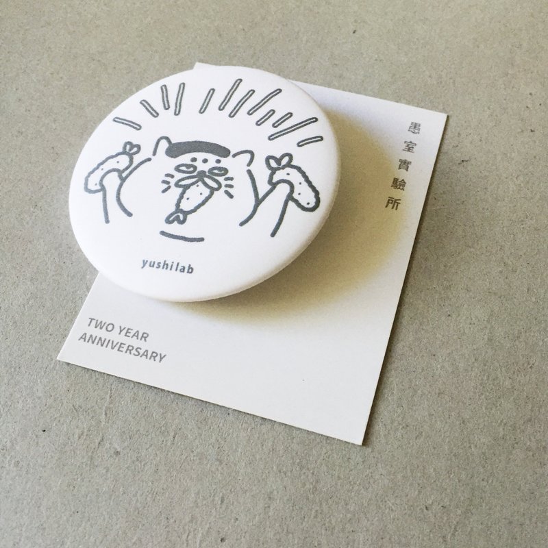 五郎两周年纪念徽章-4.4cm马口铁徽章大胸章 - 徽章/别针 - 塑料 