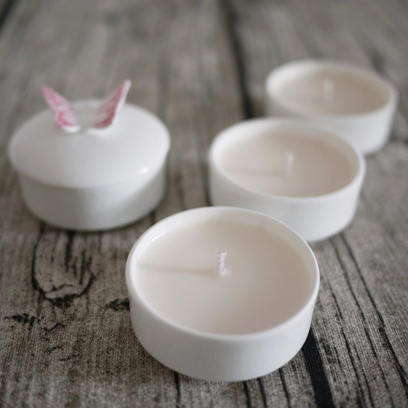 〈限量〉12号平房。蝶舞瓷罐~环保香氛大豆蜡烛（优雅茶玫瑰） - 香薰/精油/线香 - 其他材质 