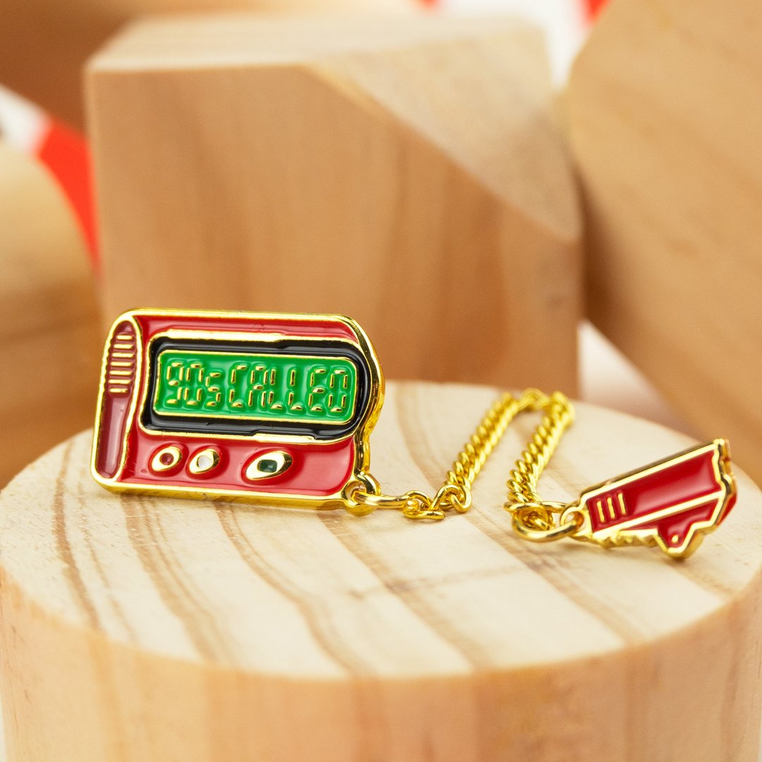 Retro Pager Enamel Pin - 胸针 - 其他金属 红色